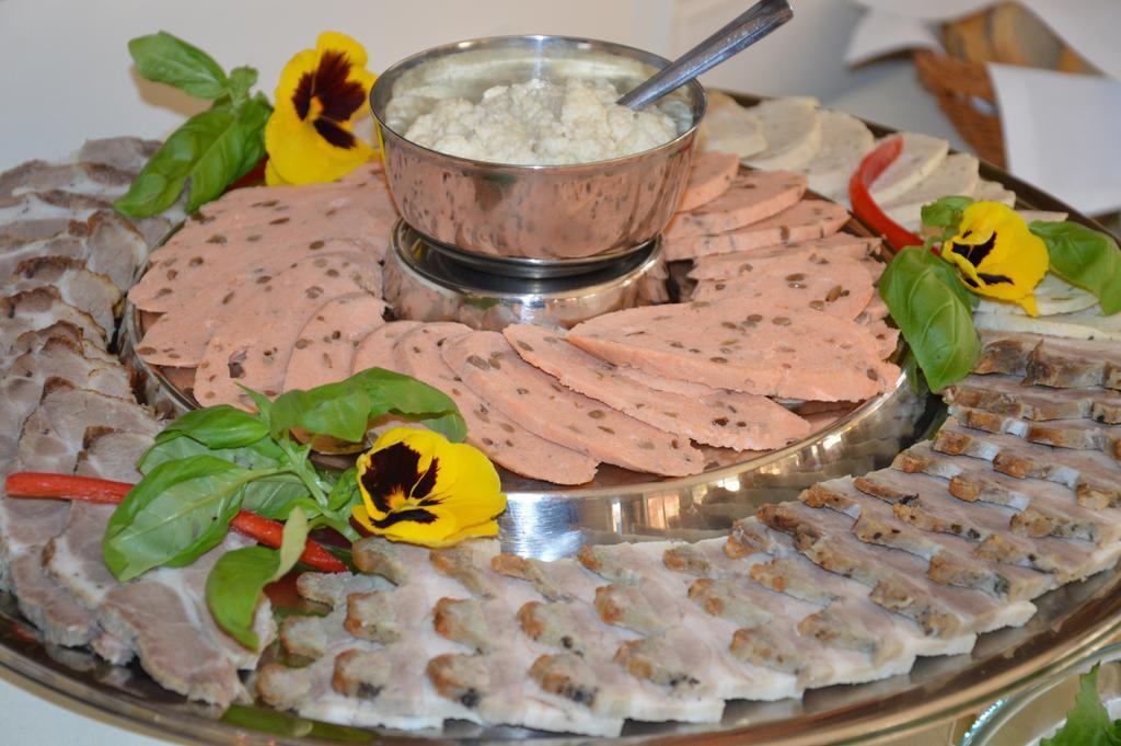 Pod Wzgorzem Bed & Breakfast Фромборк Экстерьер фото