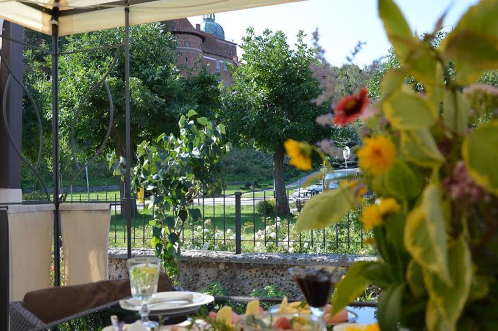 Pod Wzgorzem Bed & Breakfast Фромборк Экстерьер фото
