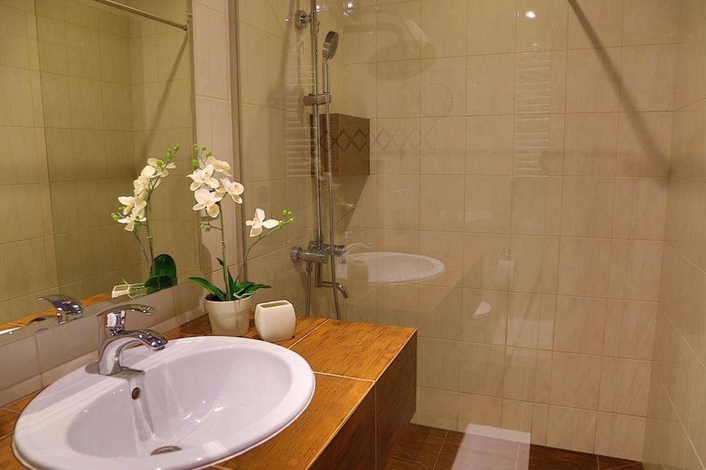 Pod Wzgorzem Bed & Breakfast Фромборк Номер фото