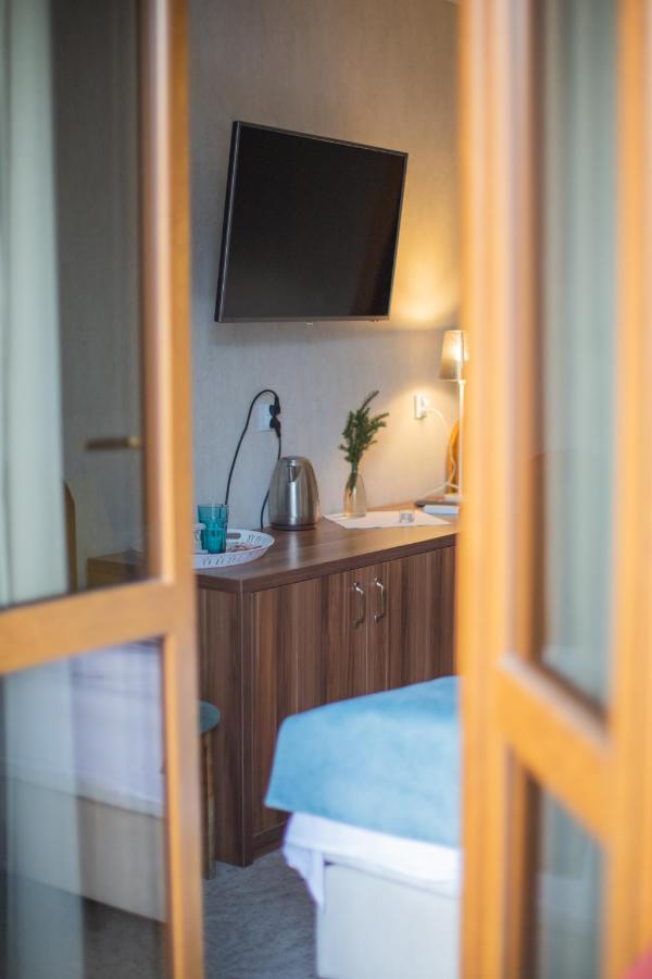 Pod Wzgorzem Bed & Breakfast Фромборк Экстерьер фото